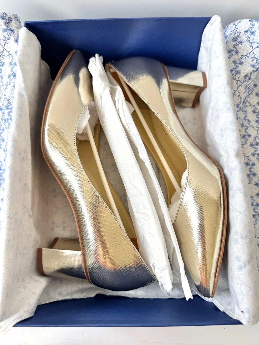 Sarah Flint The Perfect Emma Point Toe Block Heel Pumps in Gold Saffiano Size 11